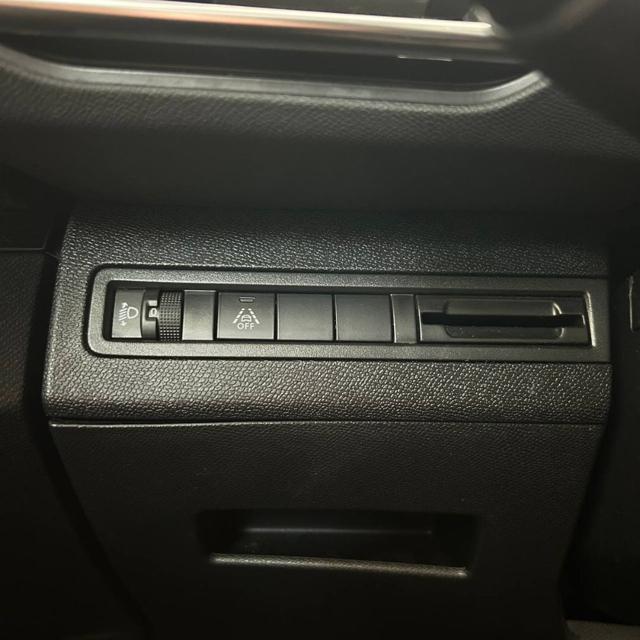 PEUGEOT 3008 usata, con Volante multifunzione