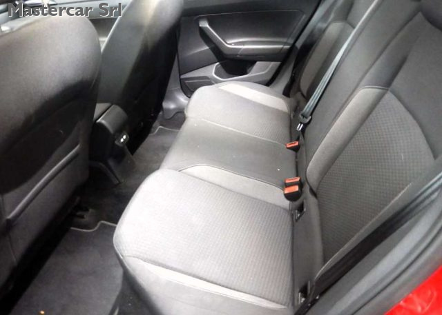 VOLKSWAGEN Taigo usata, con Autoradio