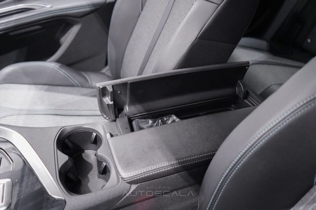 PEUGEOT 3008 usata, con Airbag testa