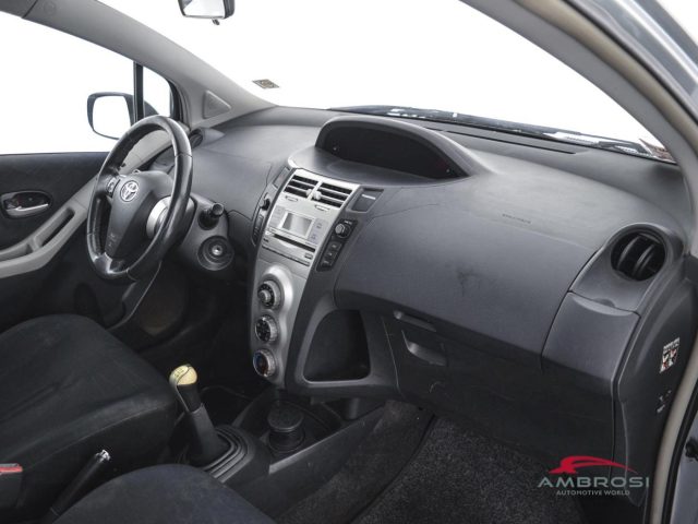 TOYOTA Yaris usata 11