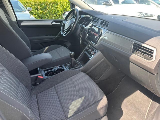 VOLKSWAGEN Touran usata, con USB