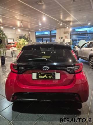 TOYOTA Yaris usata, con Fari LED