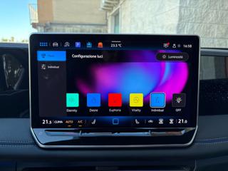 VOLKSWAGEN Tiguan usata, con Sensori di parcheggio posteriori