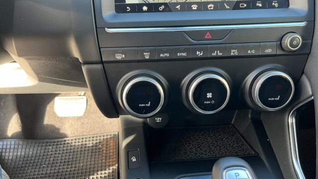 JAGUAR E-Pace usata 17