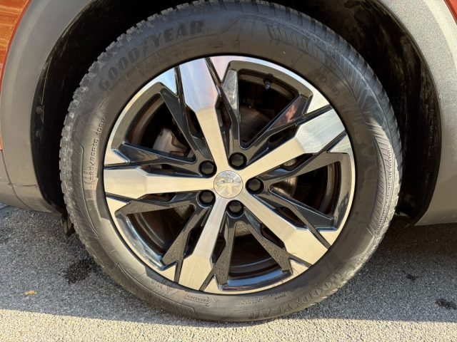PEUGEOT 5008 usata, con Volante in pelle