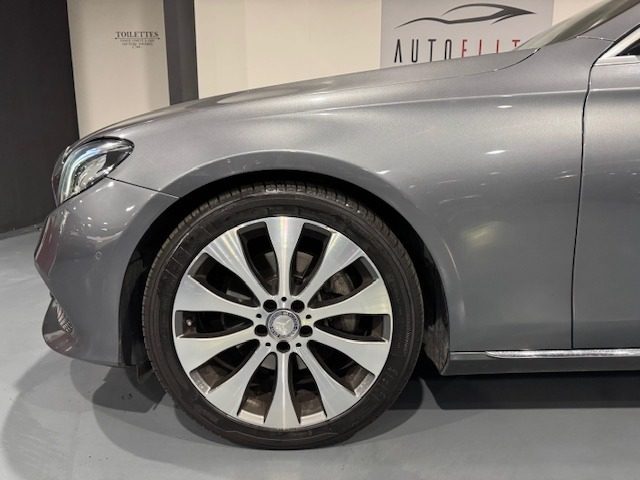 MERCEDES-BENZ E 220 usata, con Luci diurne LED