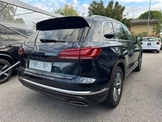 VOLKSWAGEN Touareg usata, con Autoradio