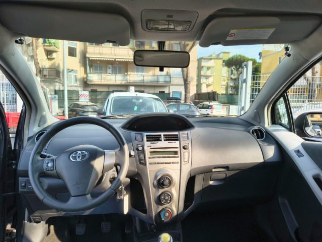 TOYOTA Yaris usata, con Controllo automatico clima