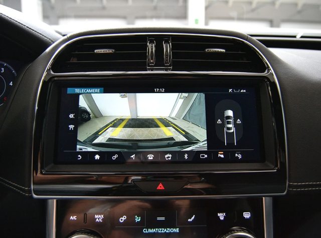 JAGUAR XE usata, con Controllo trazione
