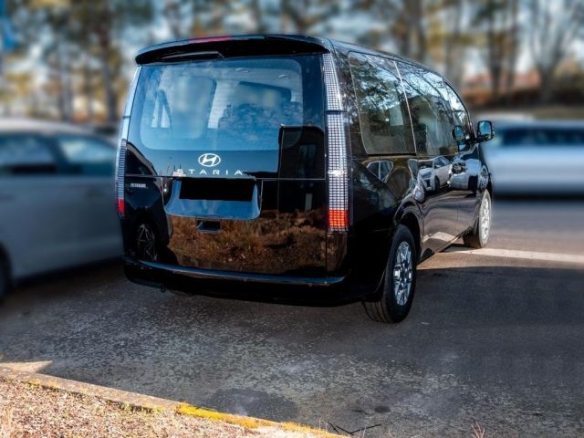 HYUNDAI Staria usata, con Airbag
