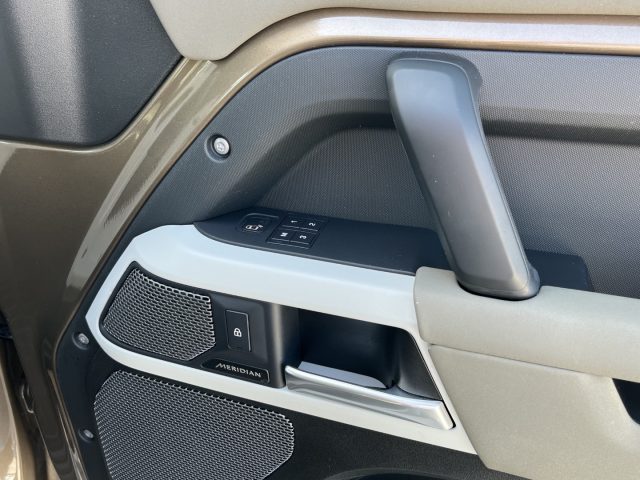 LAND ROVER Defender usata, con Bluetooth