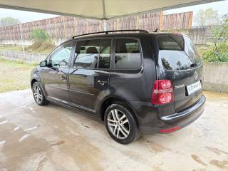 VOLKSWAGEN Touran usata, con Autoradio