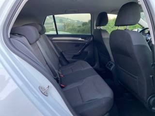 VOLKSWAGEN Golf usata, con USB
