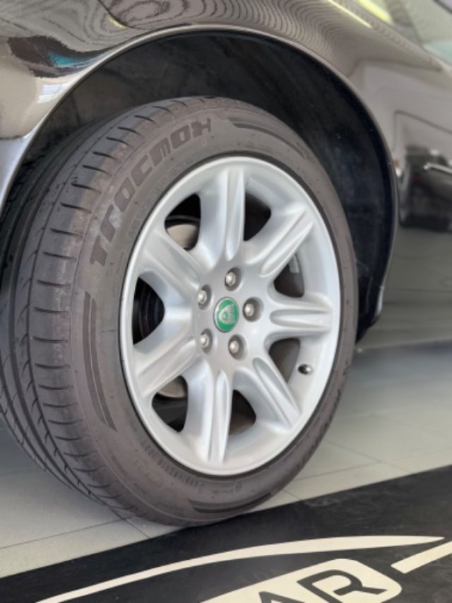 JAGUAR XK8 usata 21