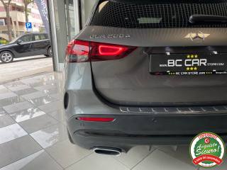 MERCEDES-BENZ GLA 200 usata, con Autoradio digitale