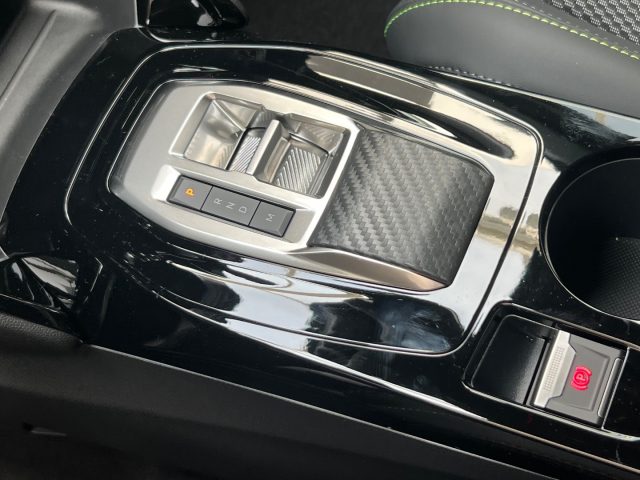 PEUGEOT 2008 usata, con Autoradio digitale
