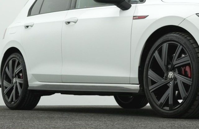 VOLKSWAGEN Golf usata, con Airbag testa