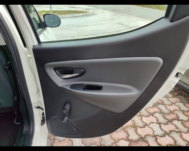 LANCIA Ypsilon usata 24