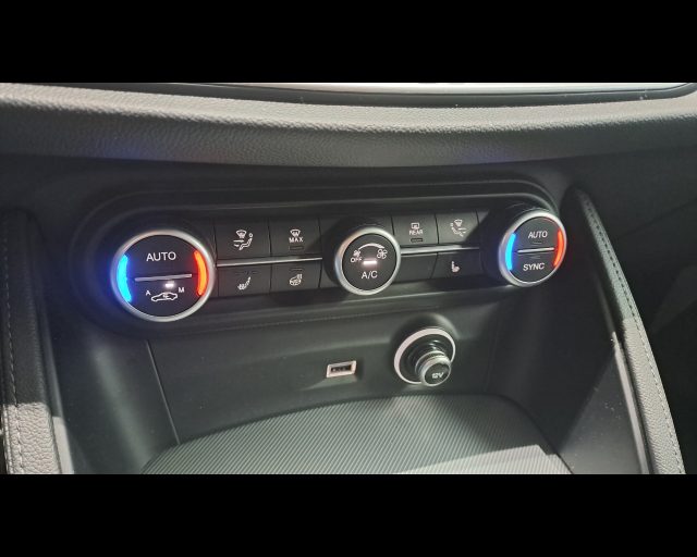 ALFA ROMEO Stelvio usata, con Autoradio digitale