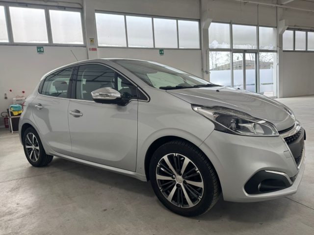PEUGEOT 208 usata, con Autoradio