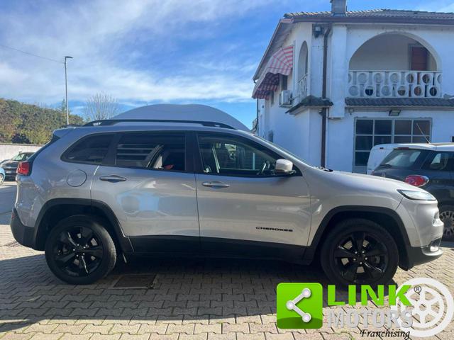 JEEP Cherokee usata, con Autoradio