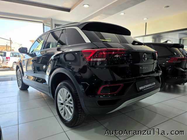VOLKSWAGEN T-Roc usata, con Autoradio