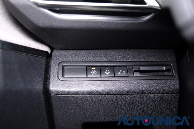 PEUGEOT 5008 usata, con Isofix