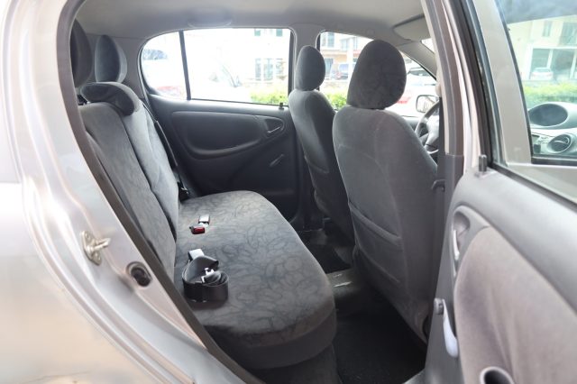 TOYOTA Yaris usata 49