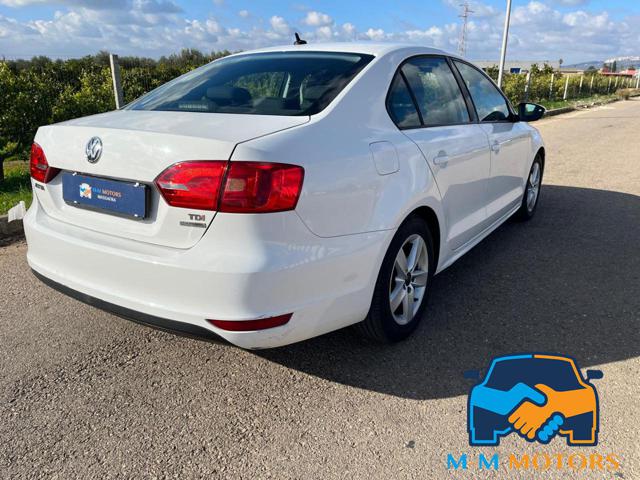 VOLKSWAGEN Jetta usata, con Autoradio