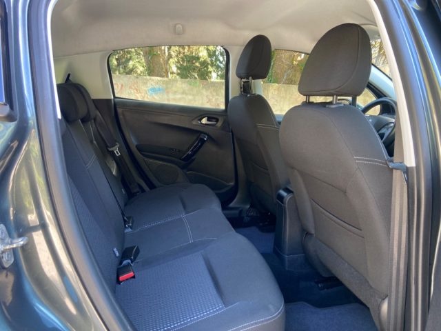 PEUGEOT 208 usata, con USB