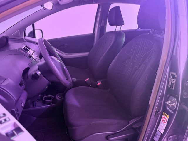 TOYOTA Yaris usata 8
