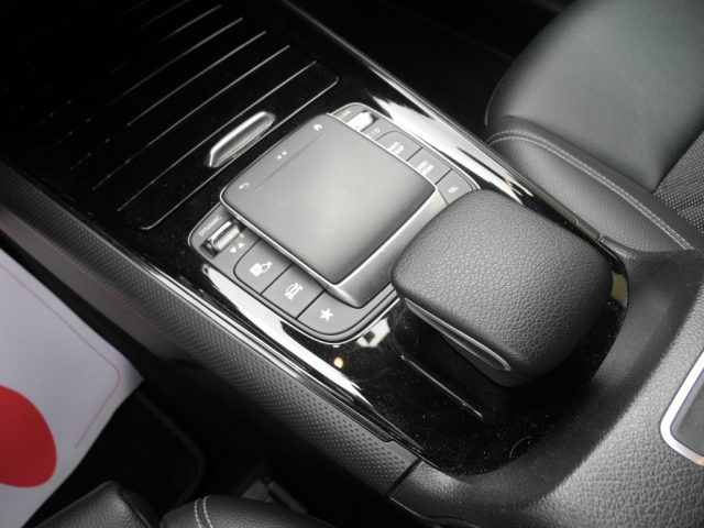 MERCEDES-BENZ GLB 200 usata, con Isofix