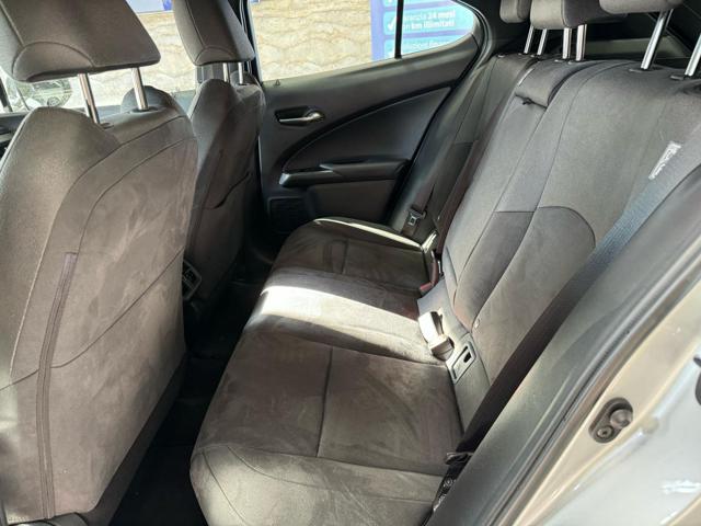 LEXUS UX 250h usata, con Bracciolo