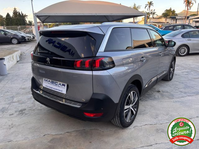 PEUGEOT 5008 usata, con Boardcomputer