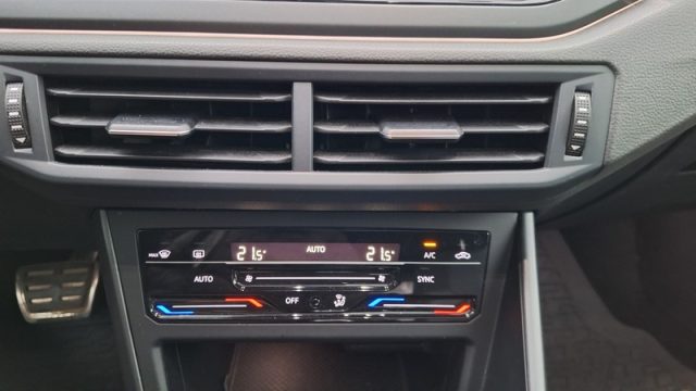 VOLKSWAGEN Taigo usata, con Leve al volante