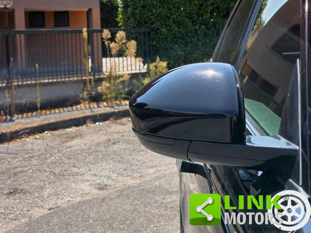 LAND ROVER Range Rover Velar usata, con USB