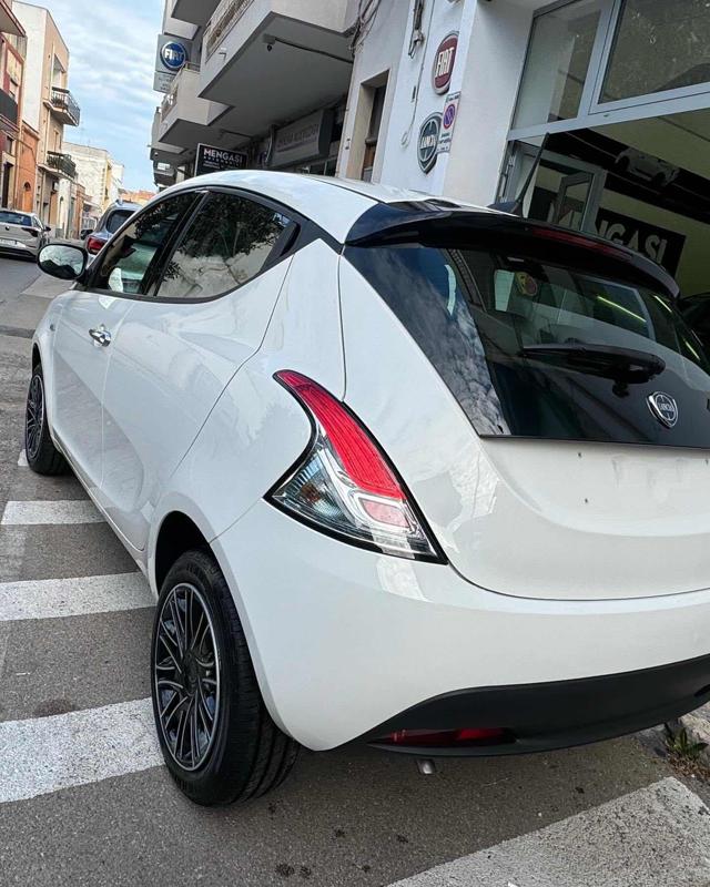 LANCIA Ypsilon usata, con Autoradio