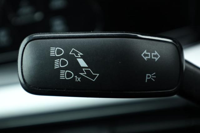 VOLKSWAGEN Golf usata, con USB