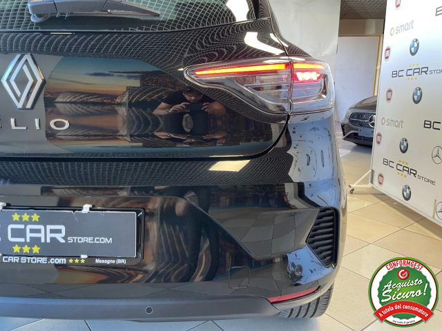 RENAULT Clio usata, con Sensori di parcheggio posteriori