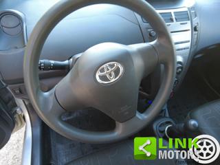 TOYOTA Yaris usata, con Airbag laterali