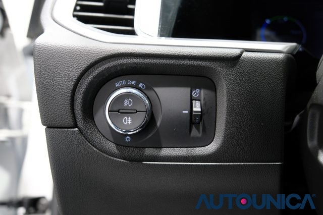 OPEL Grandland usata, con Autoradio digitale