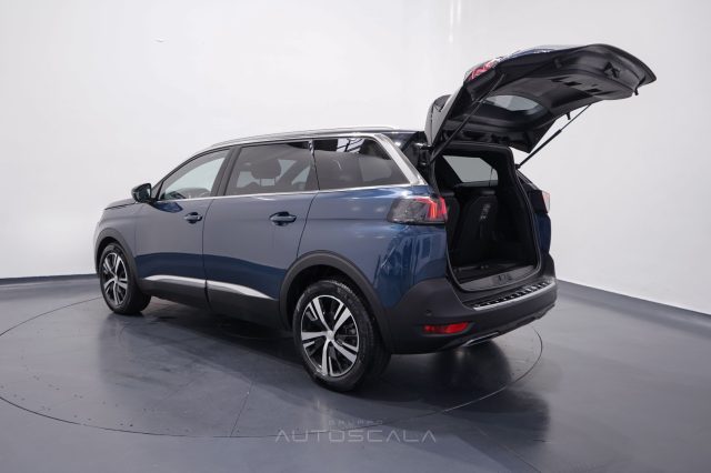 PEUGEOT 5008 usata, con Telecamera per parcheggio assistito