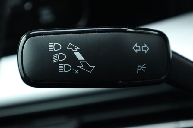 VOLKSWAGEN Golf usata, con Touch screen