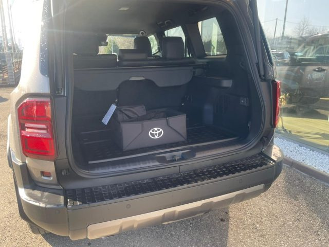 TOYOTA Land Cruiser usata, con Autoradio