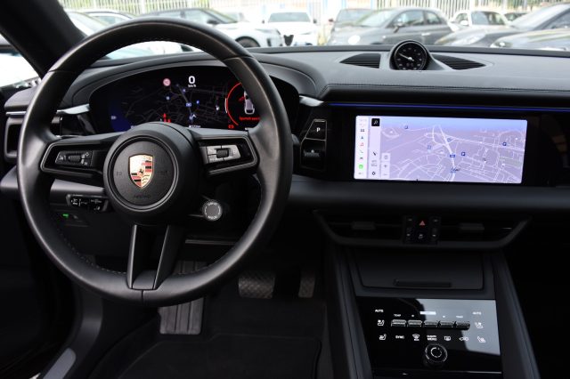 PORSCHE Macan usata, con USB