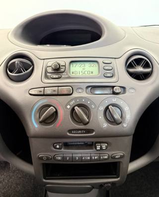 TOYOTA Yaris usata 15