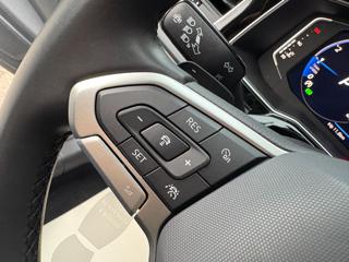 VOLKSWAGEN Taigo usata, con USB