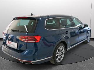 VOLKSWAGEN Passat Variant usata, con Airbag