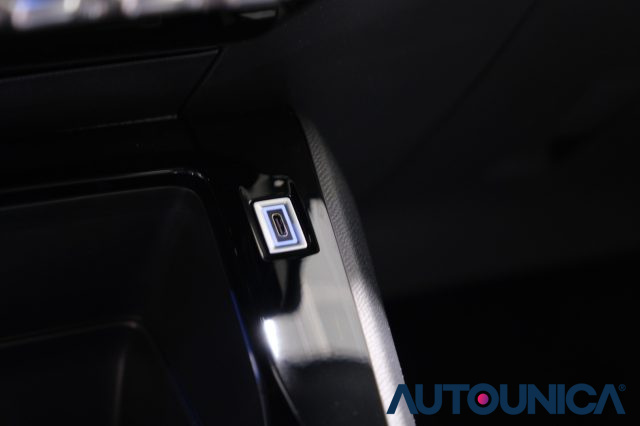 PEUGEOT 2008 usata, con Sensori di parcheggio posteriori