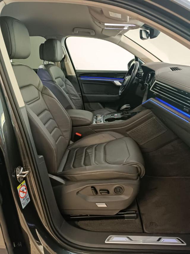 VOLKSWAGEN Touareg usata 42